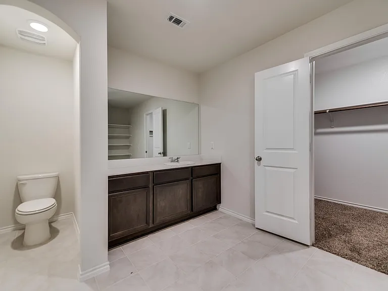 1302 Meadow Creek Dr — Photo 11