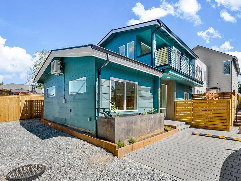 10213 40th Ave SW #C — Photo 4
