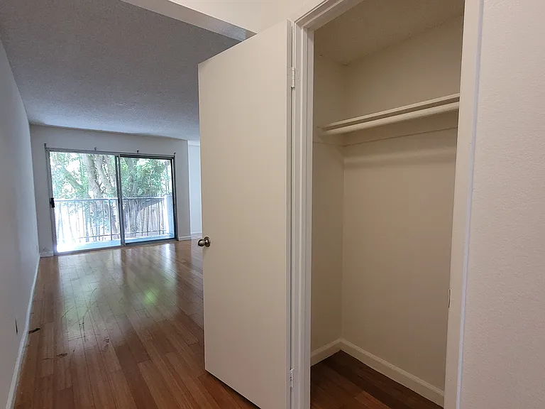 Gramercy Apartments — Photo 21