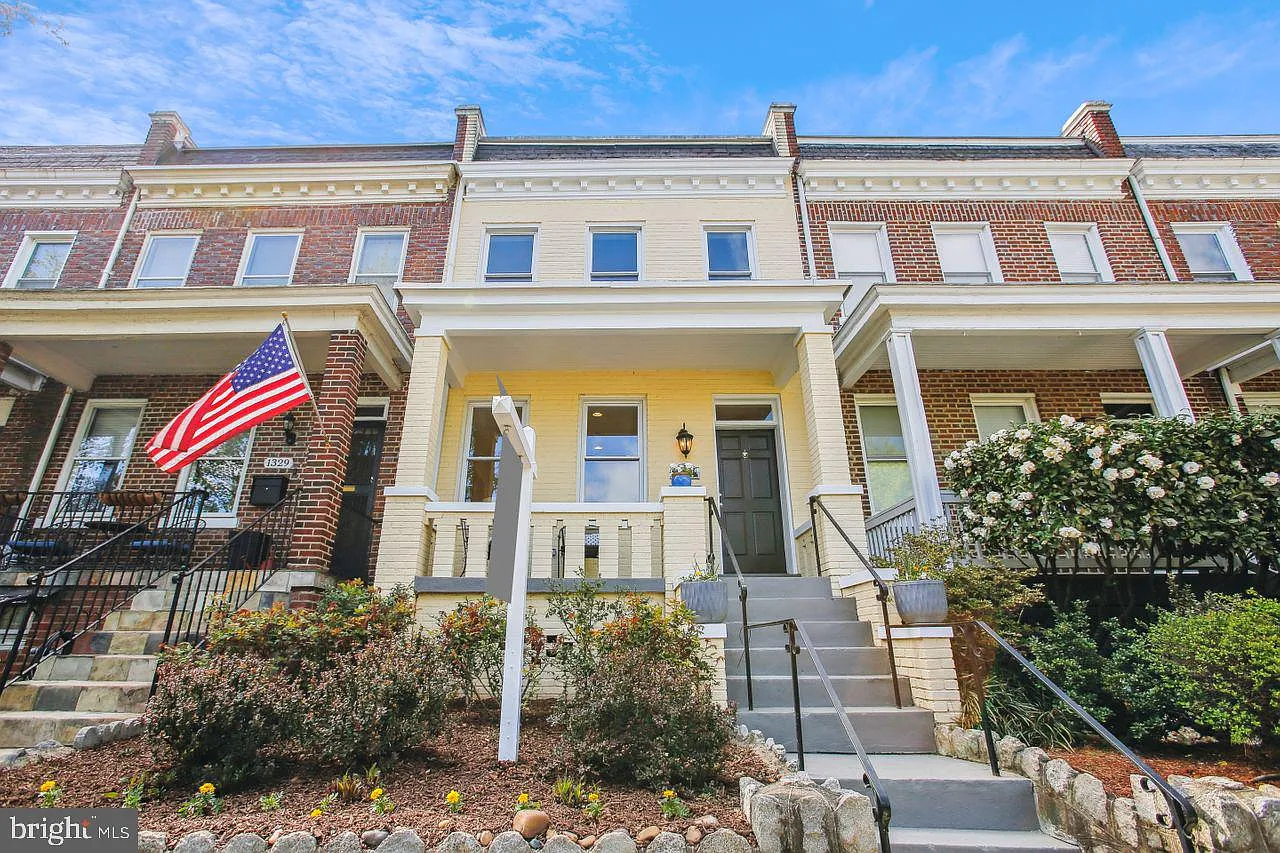 1327 D St NE photo 1