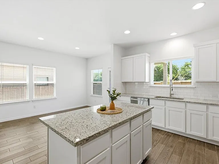 6407 Principale Dr — Photo 11