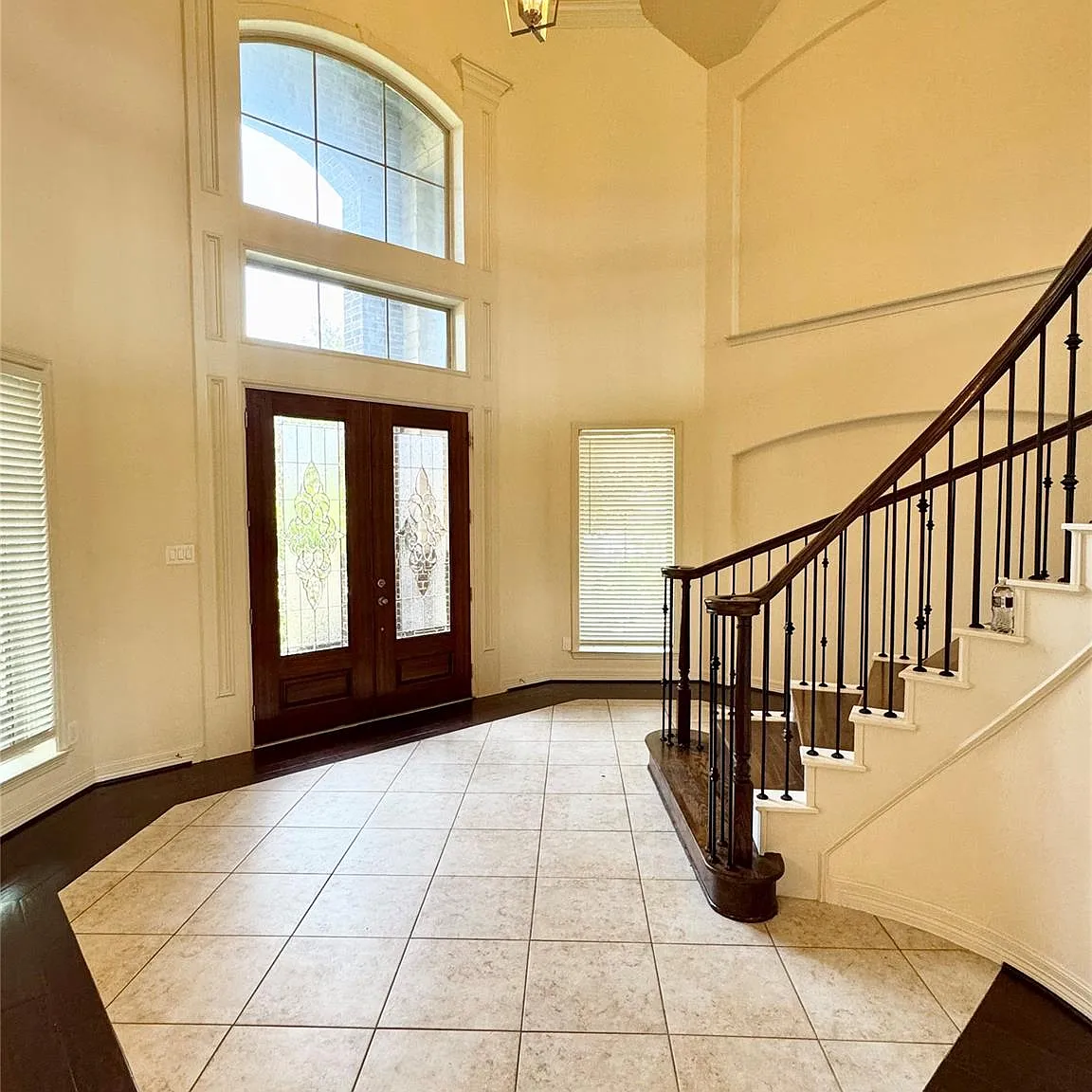 5 bed, 4.0 bath, 4408 sqft, $4,200 — Photo 4