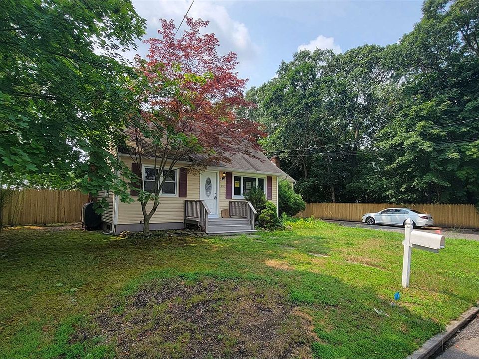 26 Station Avenue, Patchogue, NY 11772 Zillow