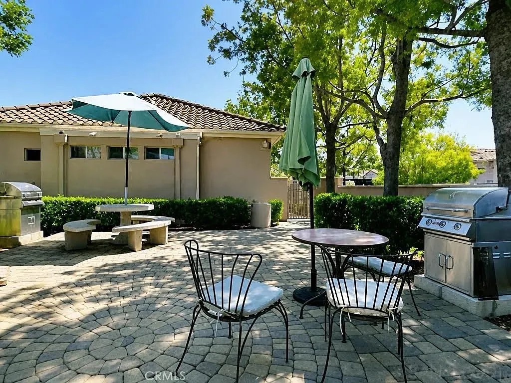2 bed, 1094 sqft, $3,300 — Photo 4