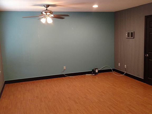 5th image of 2219 Burroughs St Unit 16