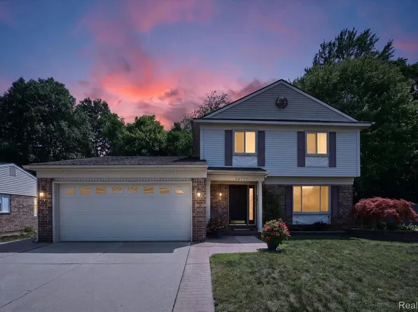 22757 Forestbrook Ln, Brownstown, MI 48134