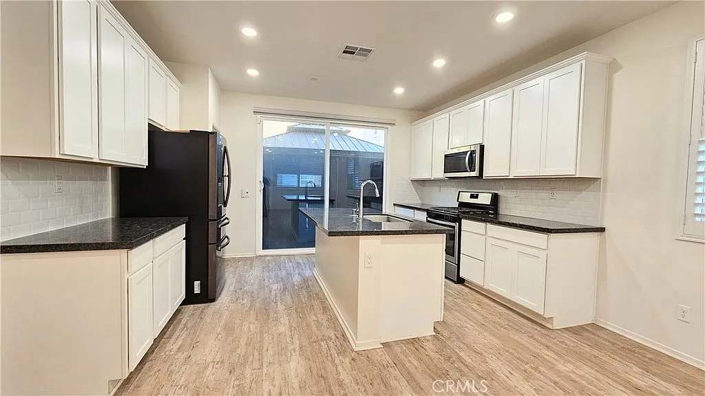 3 bed, 2.5 bath, 2000 sqft, $3,800 — Photo 4