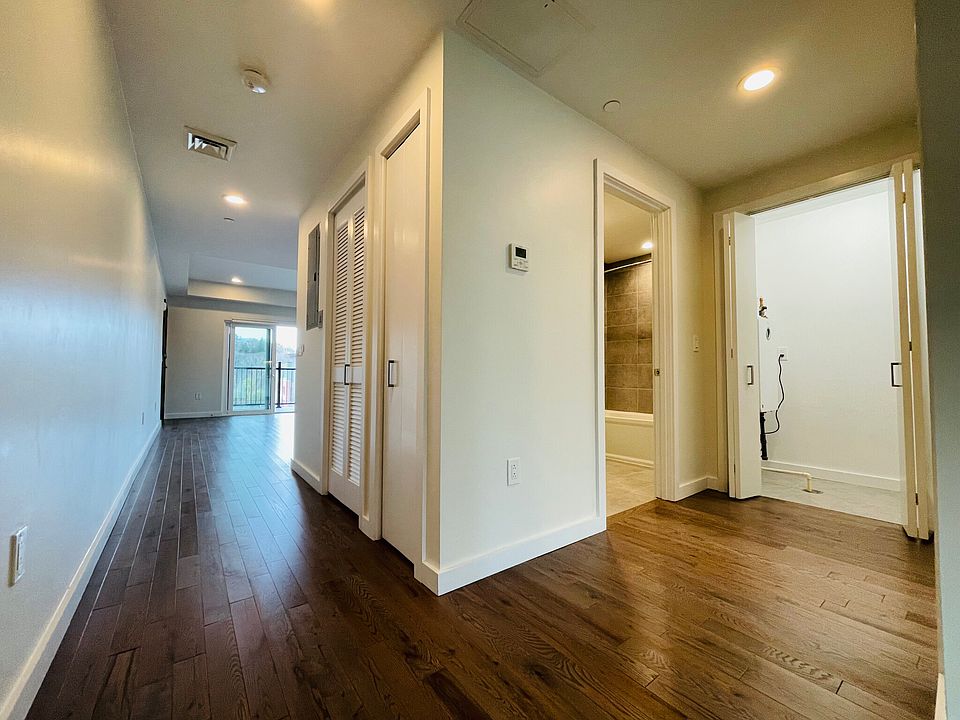 Hallway/ Entrance