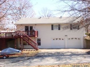 21036 Hickory St, Grafton, IL 62037