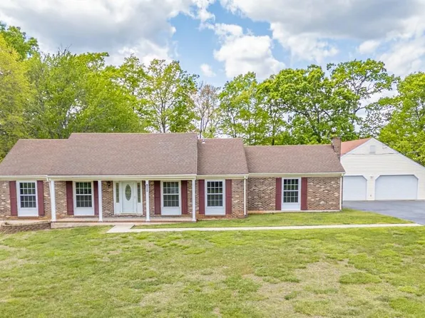 105 Barbour Dr, Forest, VA 24551