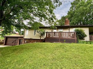 306 Pine Crest Ln, Ripley, WV 25271