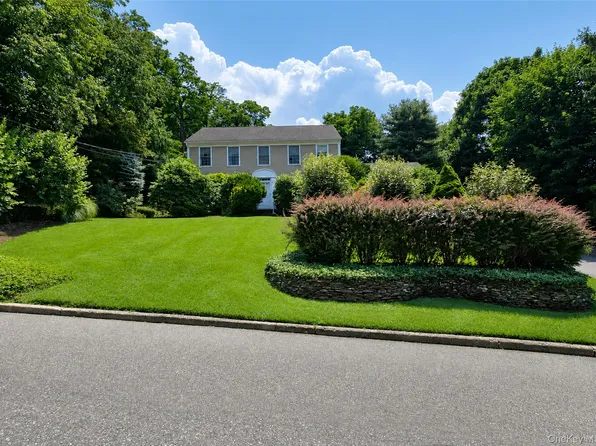 16 Woodhull Road, East Setauket, NY 11733