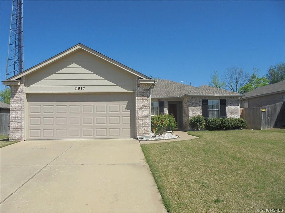 1st image of 2917 Village Dr