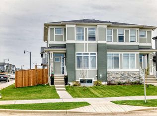 332 W Dawson Dr, Chestermere, AB T1X 2R3