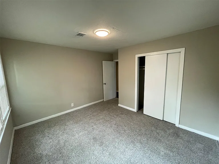 2526 Jackson St — Photo 12