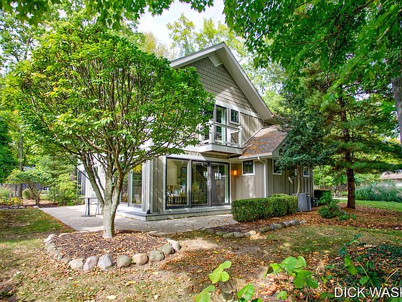 2nd image of 3056 Lakeside Dr