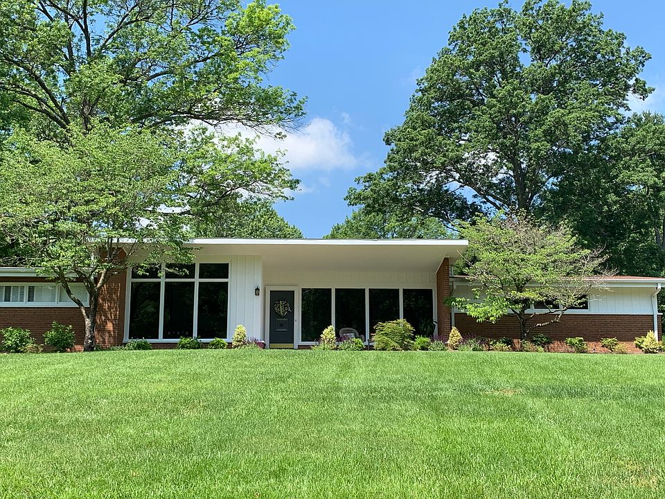 1st image of 37 Ladue Estates Dr