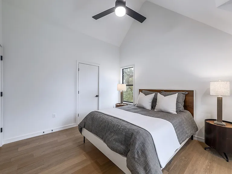 1103 Manlove St — Photo 8