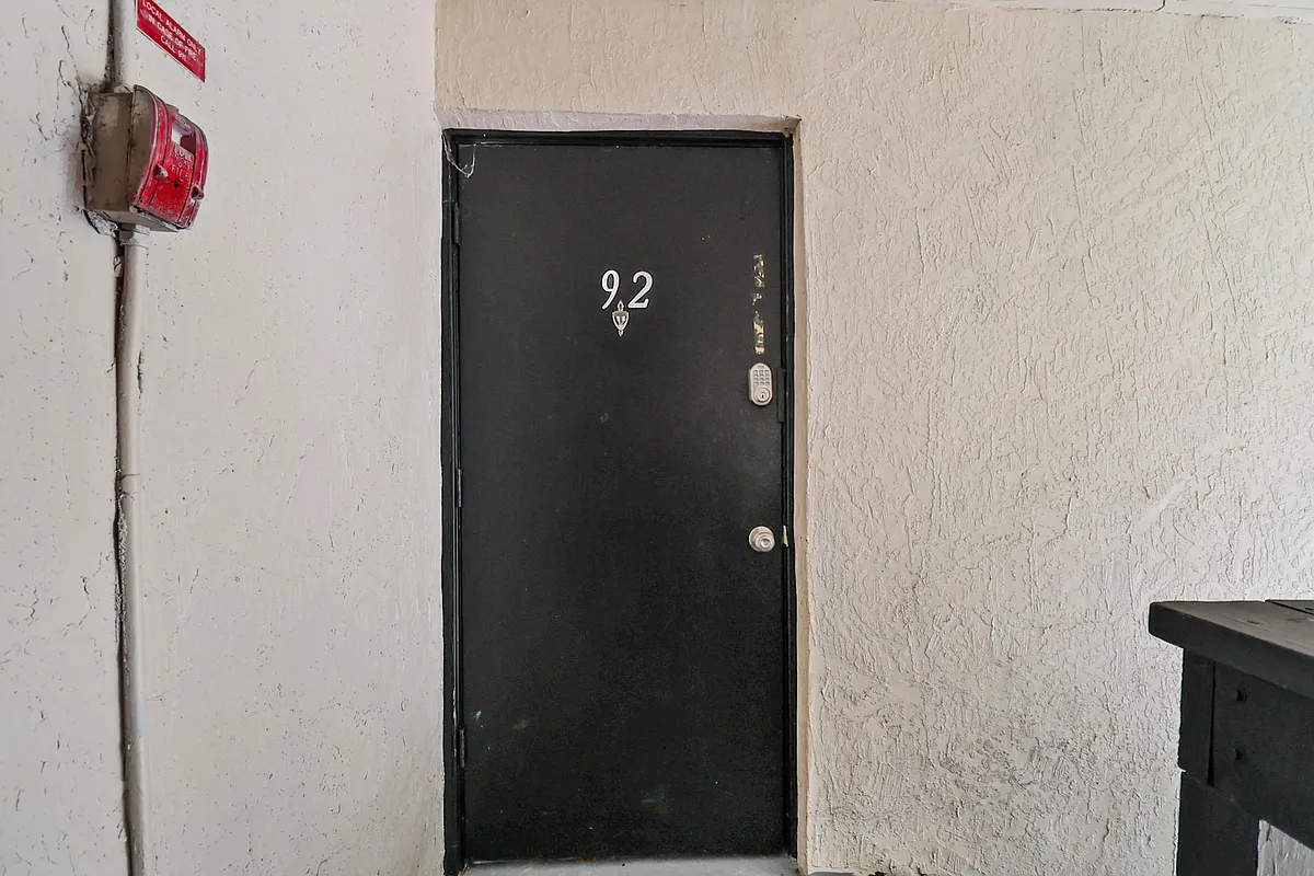 Building Photo - 2547 N Alafaya Trl #92