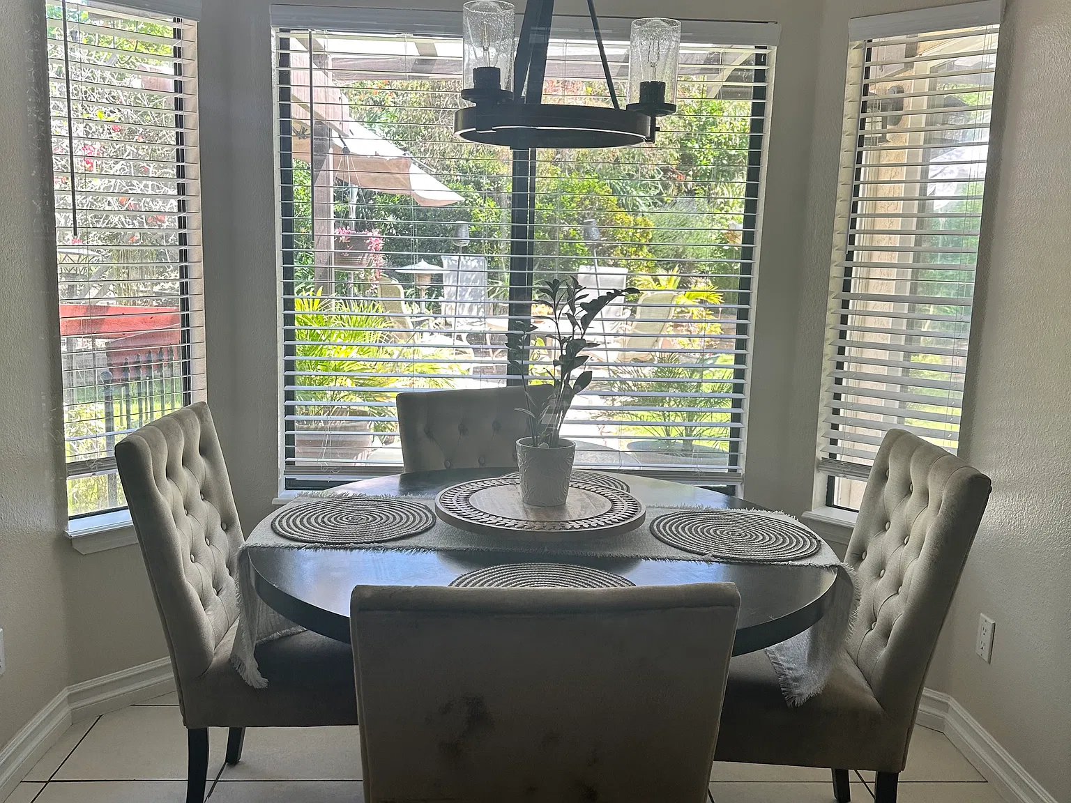 4 bed, 1988 sqft, $1,150 — Photo 4