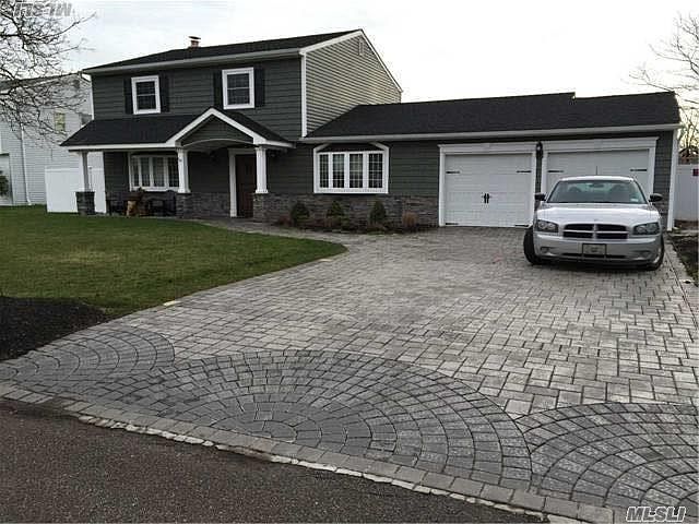 1st image of 12 Patrician Ln