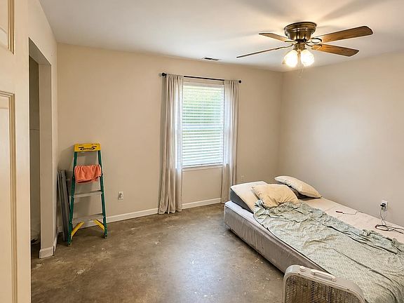 5th image of 68 Napoleon Ln