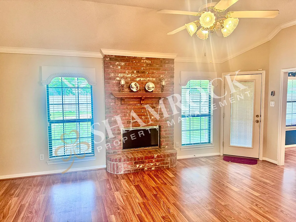 Building Photo - 2612 Comanche Trl