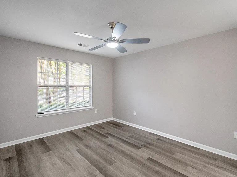 7819 Petrea Ln — Photo 17