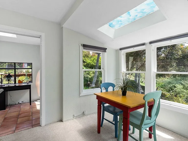 Dining+Entry room sitting area /desk beyond
