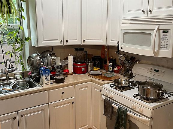 2nd image of 4809 Beaumont Ave APT 1R