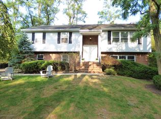 12 Rozbern Dr, Eatontown, NJ 07724