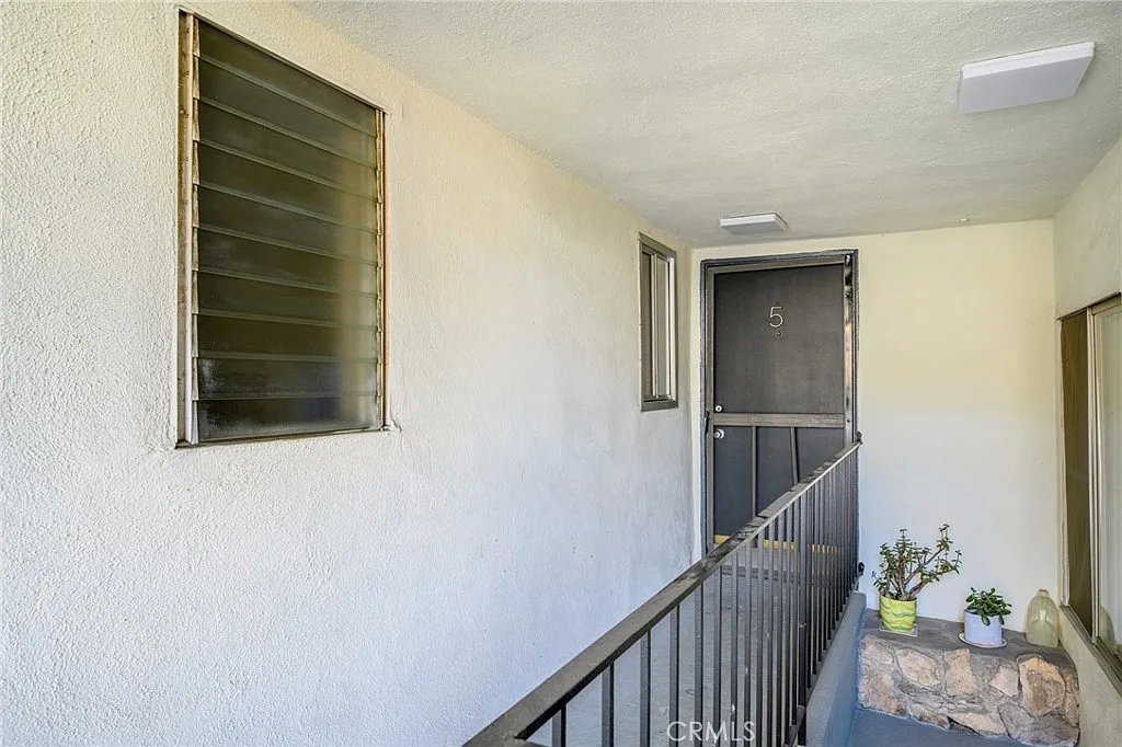 Building Photo - 1025 E Lomita Ave #5
