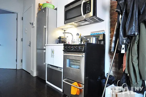 Rented by REAL New York | media 18