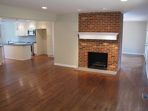 2nd image of 525 Wayland Dr