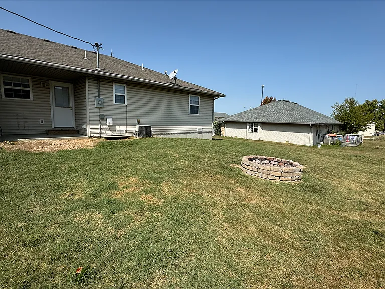 128 W Terrace Ct — Photo 15