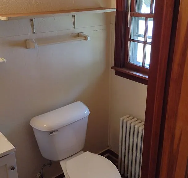 2204 E University Ave — Photo 9