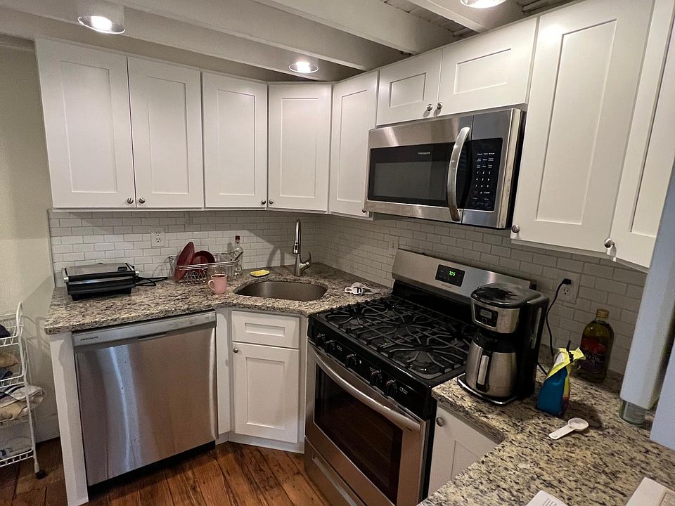 1st image of 1324 Pine St APT 1