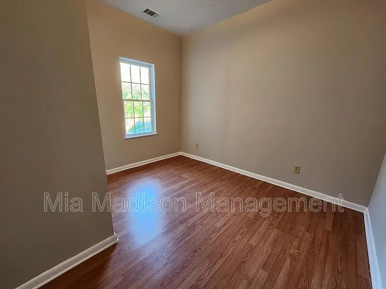620 W Anderson Ln — Photo 7
