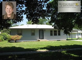 806 Tuttle St, Manhattan, KS 66502
