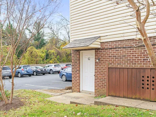 2104 Jefferson Park Ave APT G, Charlottesville, VA 22903