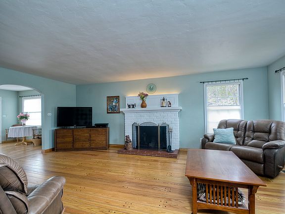 4th image of 112 King St