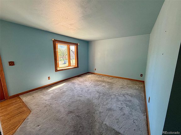 5th image of 10918 W 103rd Place