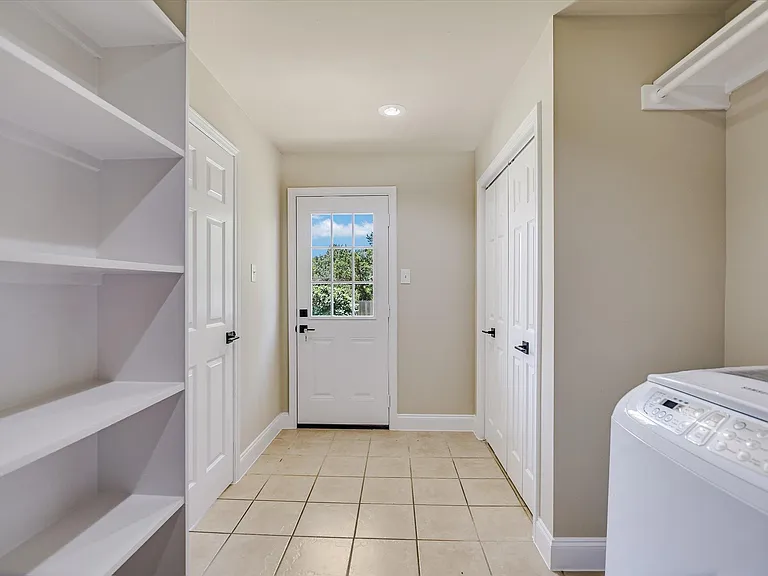 8111 Hawick Dr — Photo 10