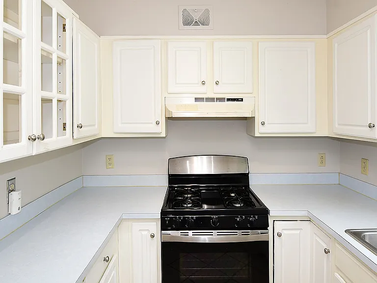 5830 Spaulding St — Photo 12