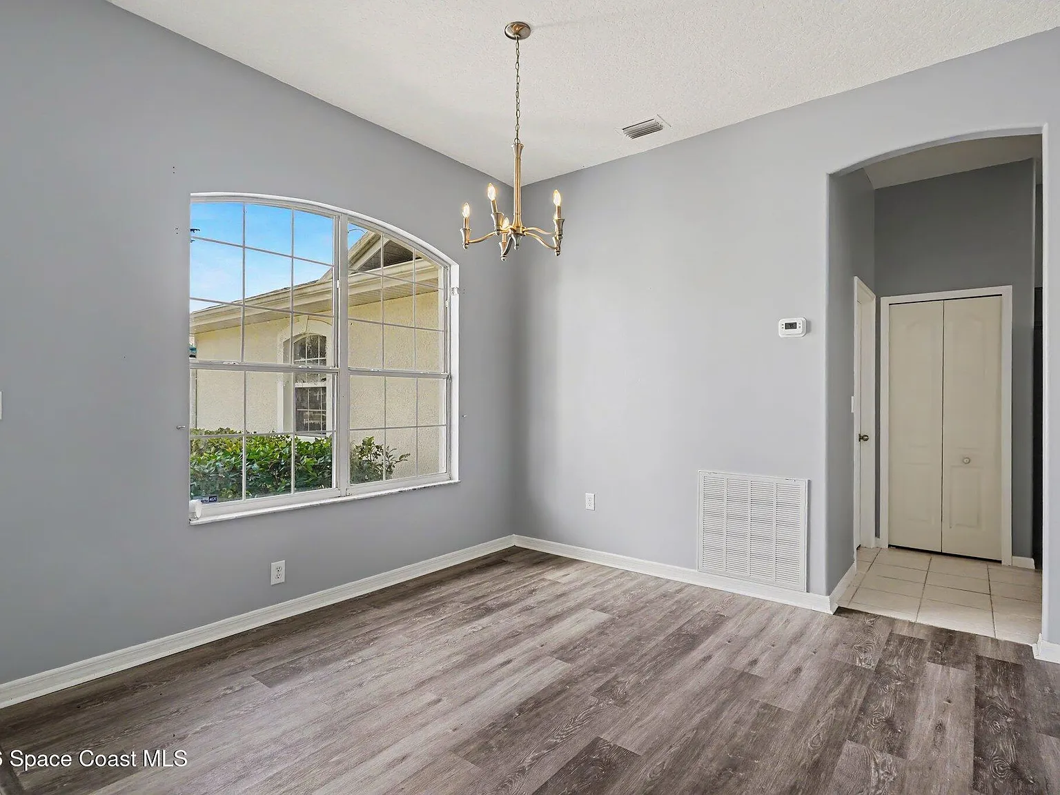 3 bed, 2.0 bath, 1890 sqft, $2,800 — Photo 3