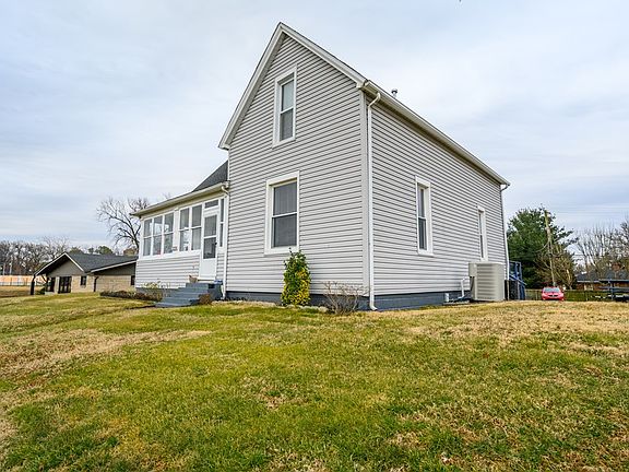 3rd image of 2224 W Parrish Ave