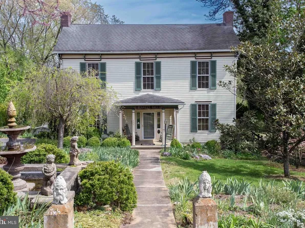 147 S Court St, Luray, VA 22835