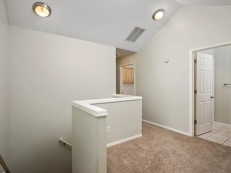 2283 NW Oak Knoll Pl — Photo 12
