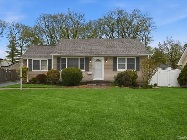 112 Noel Drive, Centereach, NY 11720