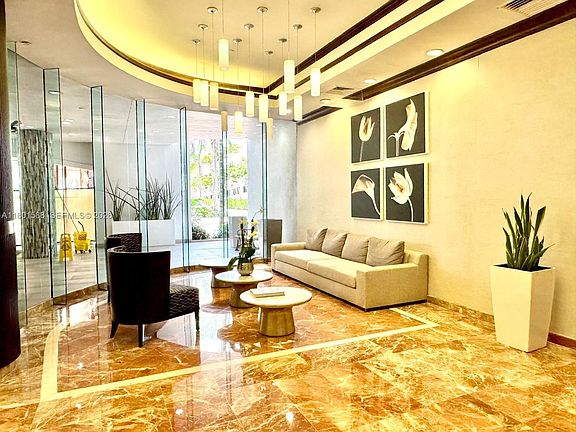 5th image of 3610 Yacht Club Dr APT 810